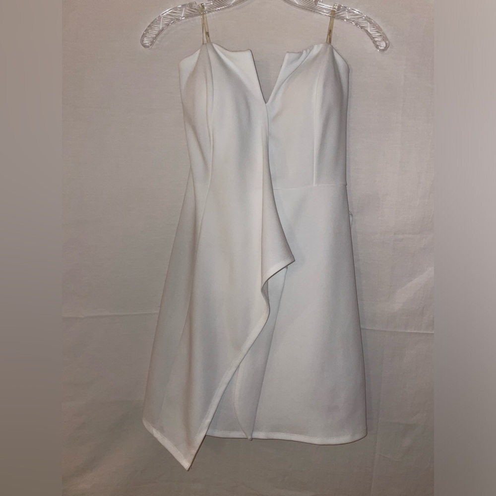 Elegant White Strapless Dress